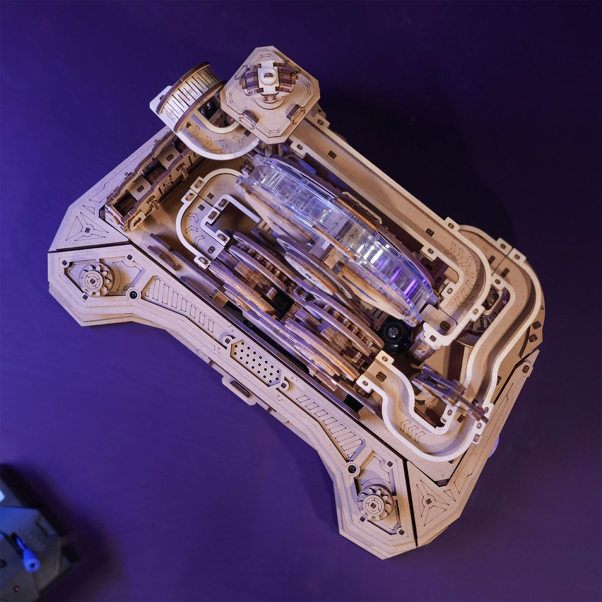 De bovenkant van de Robotime Gear Ball Challenge, waardoor de controller-vorm goed te zien is