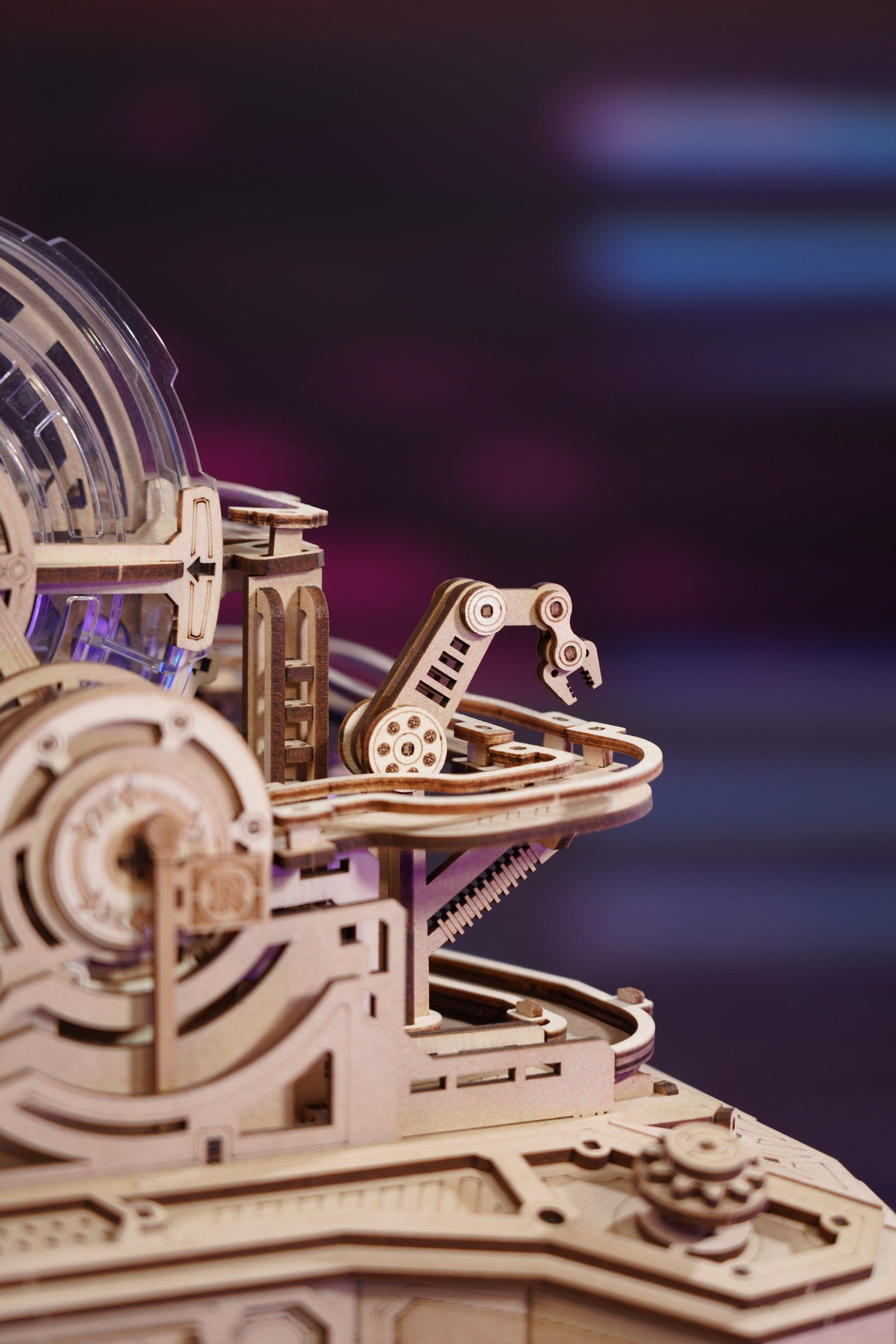 Close-up van de rechterkant van de Robotime Gear Ball Challenge