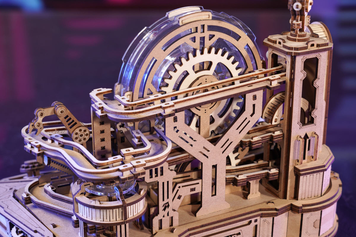 Details van de achterkant van de Robotime Gear Ball Challenge