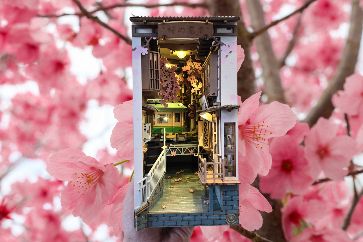 Bouw mee met meester Max, ervaar de Betovering van de Sakura Densya van Robotime