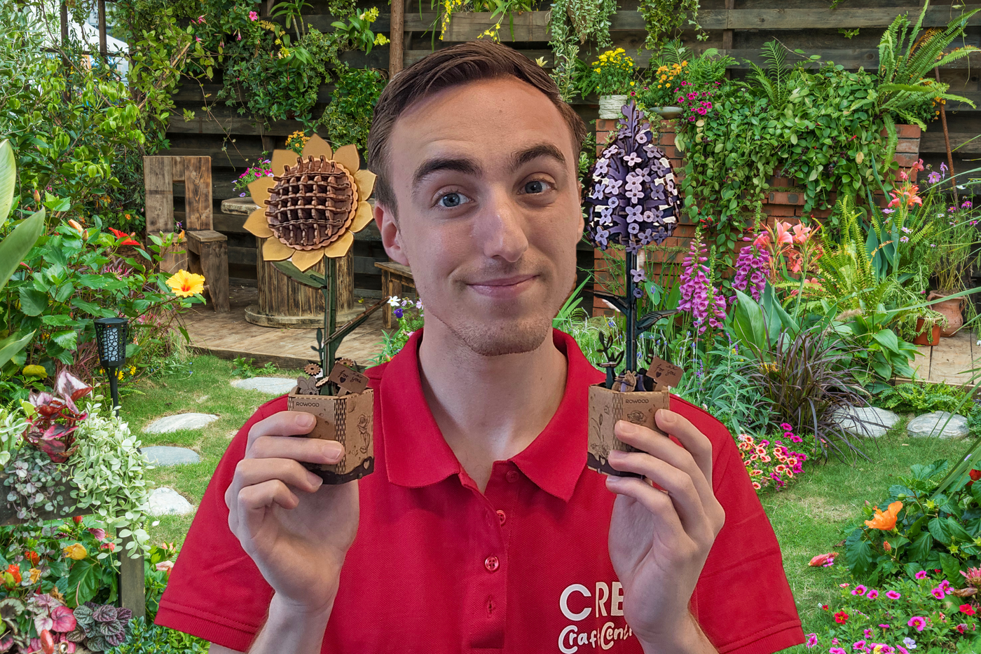 Bouw mee met meester Max, vrolijke houten bloemen voor de vrouw in je leven!