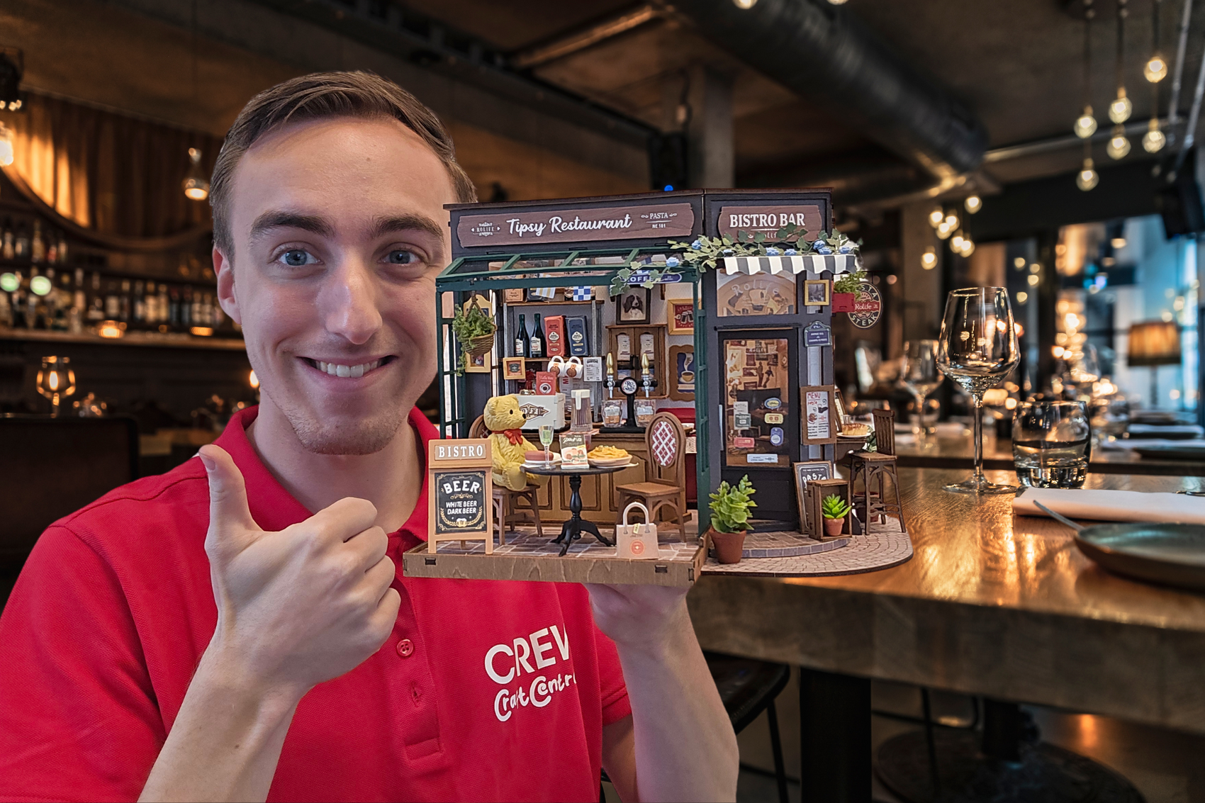 Bouw mee met meester Max en maak je eigen gezellige bistro met het houten bouwpakket van Rolife!