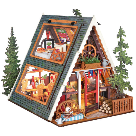 Productfoto van de Robotime A-Frame Cabin, miniatuur vakantiehuisje in winterse, Oostenrijkse stijl