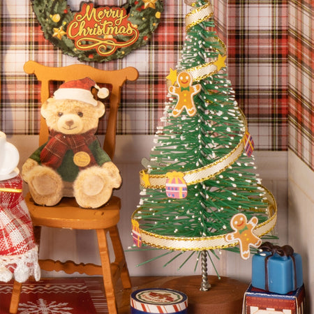 Details van een kerstboom met cadeautjes, een kerstkrans en knuffelbeer van de Robotime Christmas Eve Party
