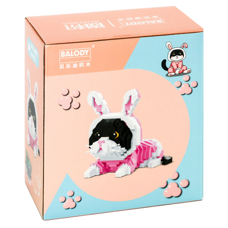 Achterkant verpakking van de Balody miniblocks kat in roze konijnenpakje