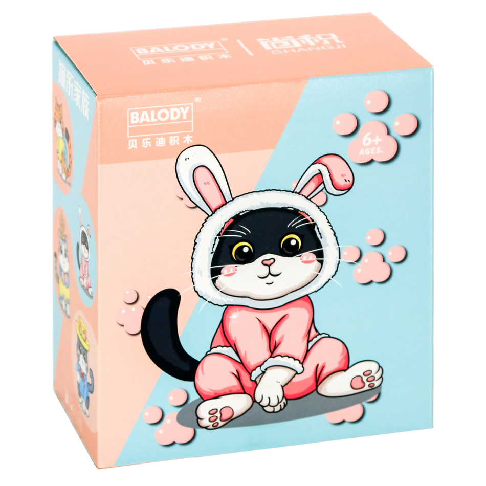 Voorkant verpakking van de Balody miniblocks kat in roze konijnenpakje