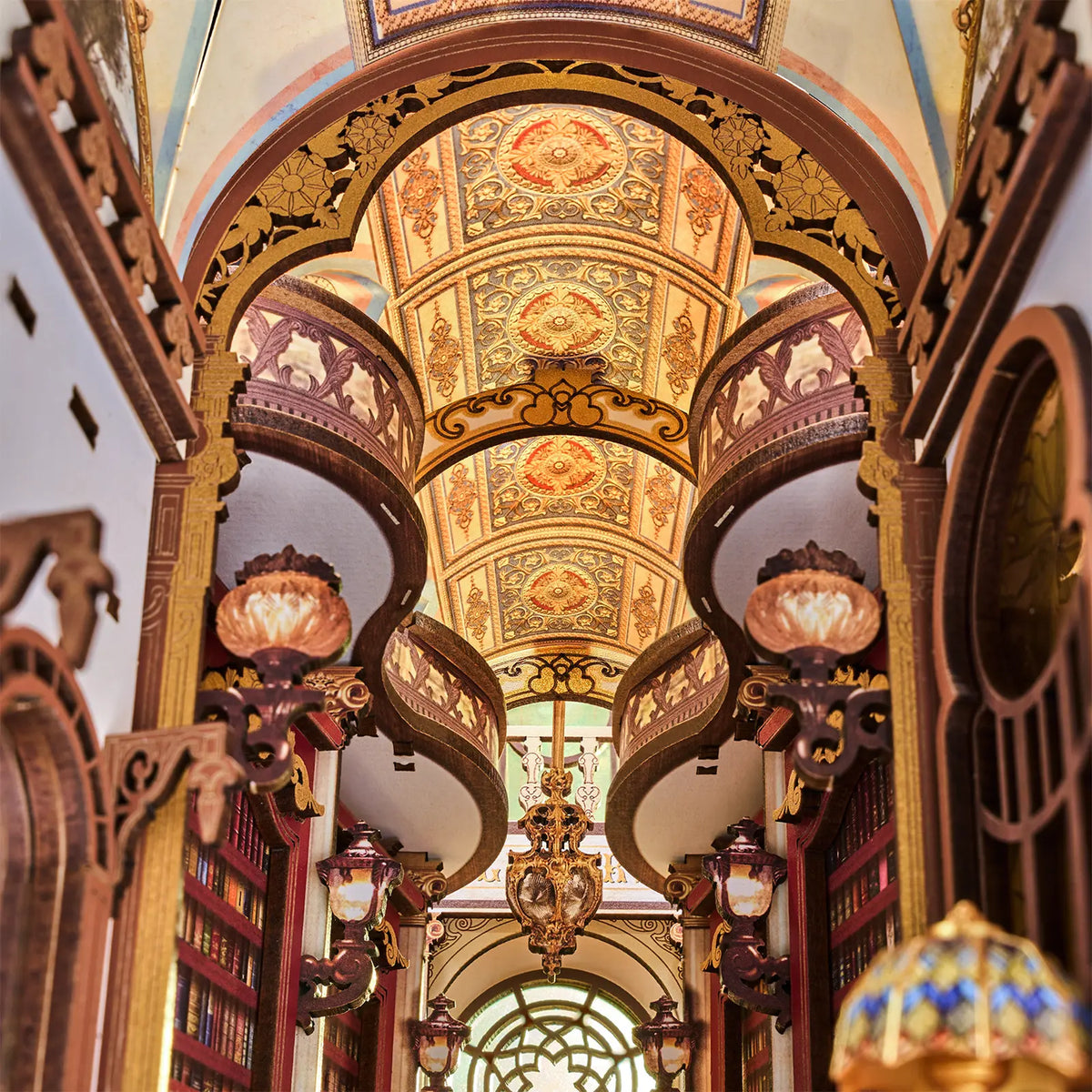 Het versierde plafond en balustrades van de Robotime Library of Wonders