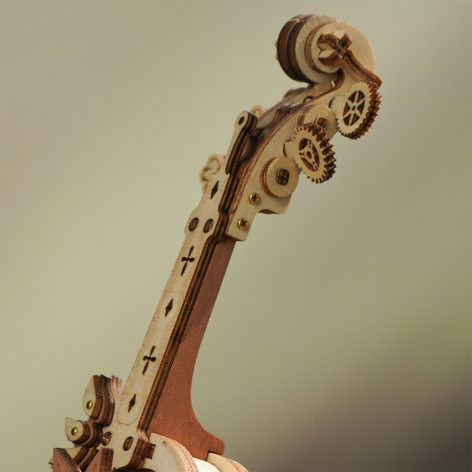 De hals van de Robotime Magic Cello