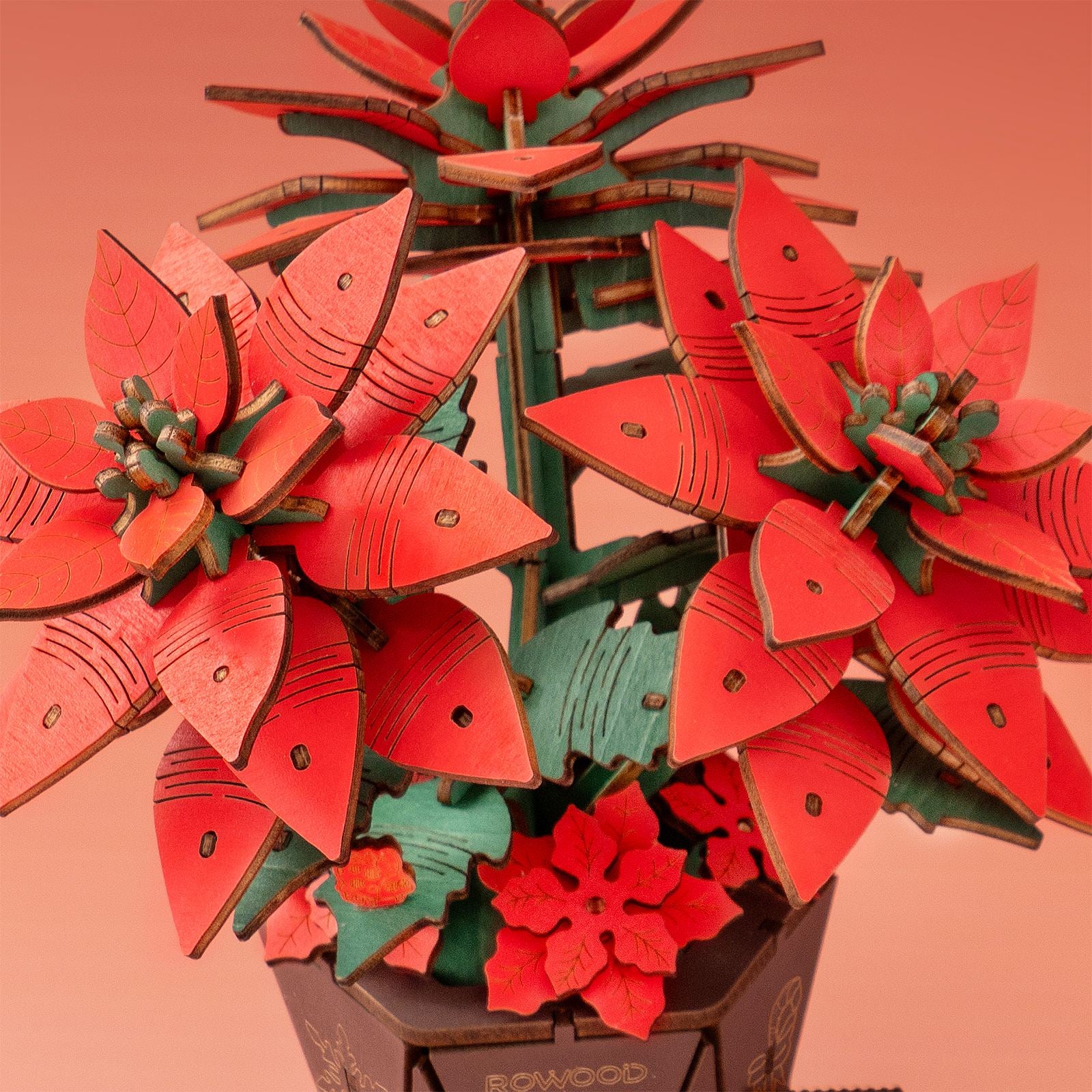 Details van de bovenkant van de Robotime Poinsettia