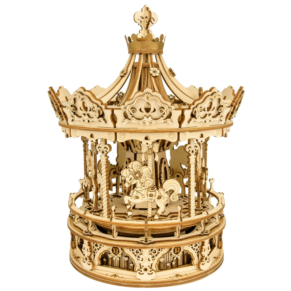 Productfoto van de Robotime Romantic Carousel, houten bouwpakket van een ronddraaiend muziekdoosje in de vorm van een ouderwetse carousel