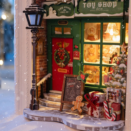 De sfeervolle etalage van de Robotime Santa's Toy Shop