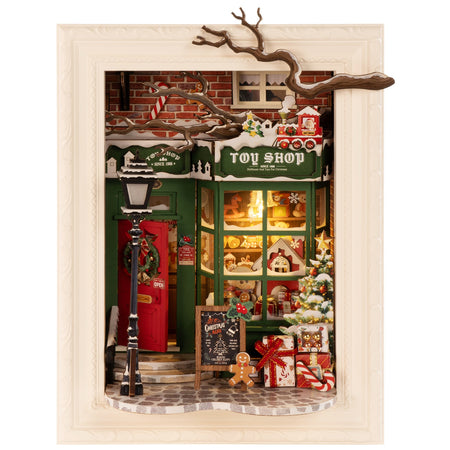 Productfoto van de Robotime Santa’s Toy Shop, diorama van een in kerstthema versierd winkeltje met lichtjes