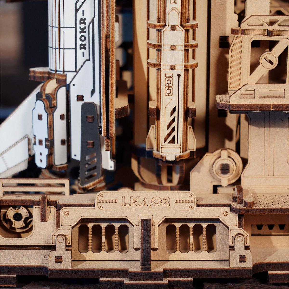 Onderkant van het lanceerplatform van de Robotime Space Shuttle