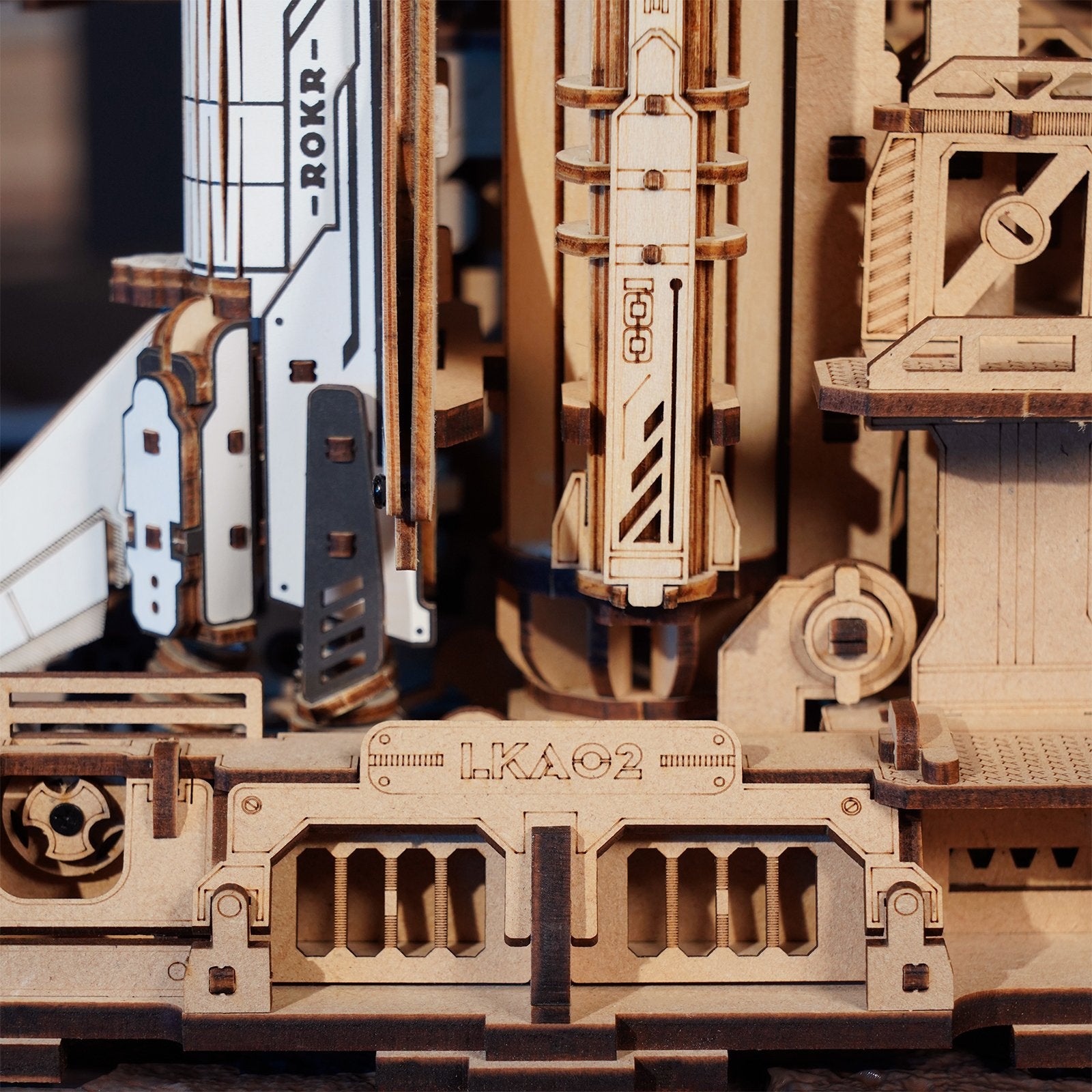 Onderkant van het lanceerplatform van de Robotime Space Shuttle