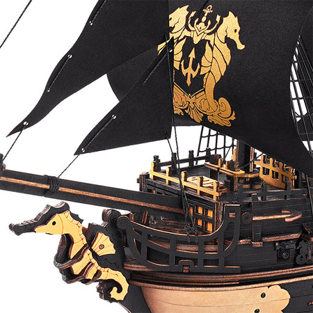 Detail van de boeg van de Robotime Seahorse Barque