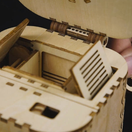 Close-up van het geheime vakje van de Robotime Treasure Box