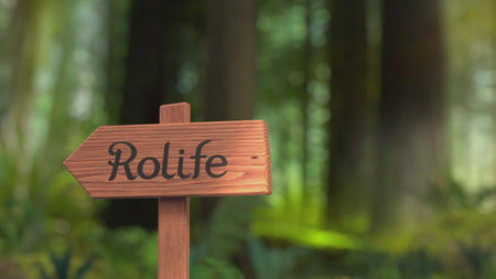 Sfeervolle videopresentatie van de Robotime A-Frame Cabin, miniatuur vakantiehuisje in winterse, Oostenrijkse stijl