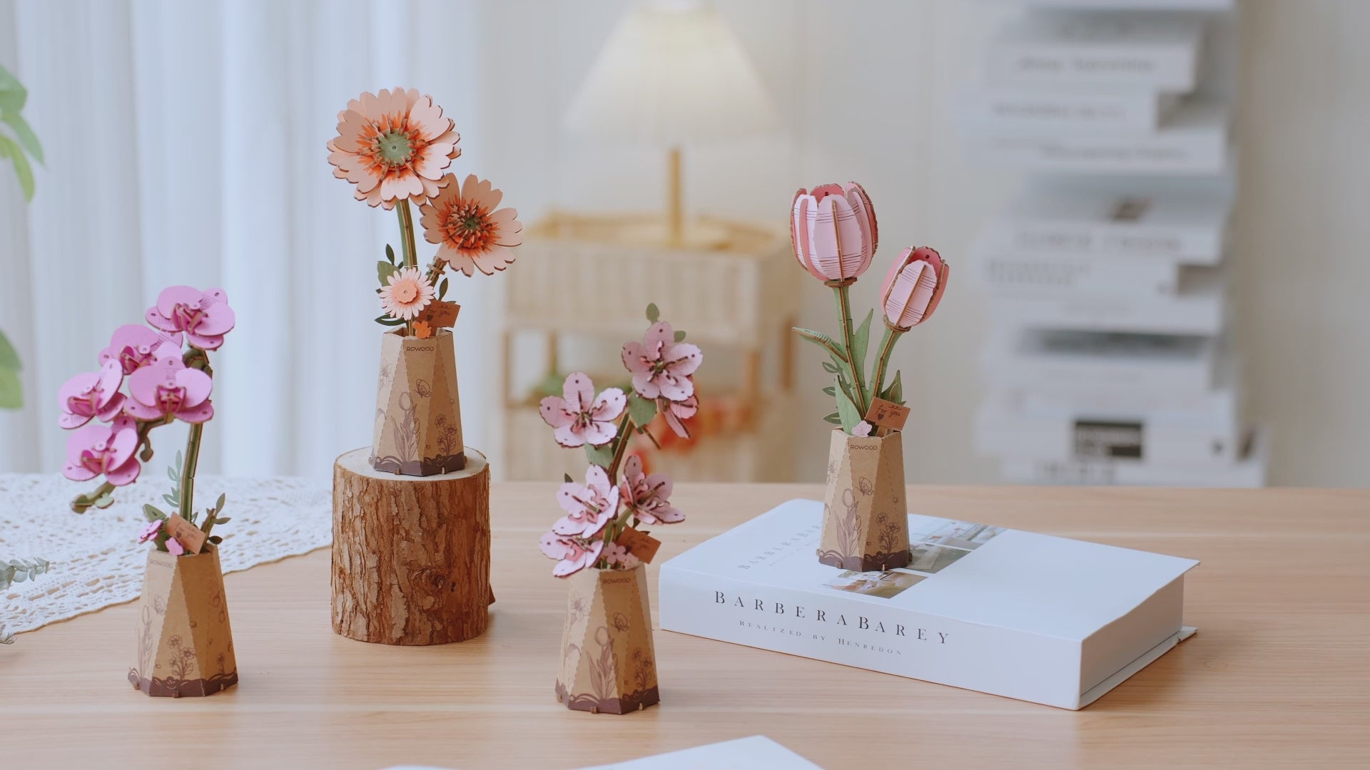 Sfeervolle videopresentatie van de Robotime Sakura, Gerbera, Pink Tulip en Purple Moth Orchid
