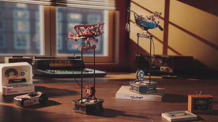 Sfeervolle videopresentatie van de Sky Captain en Ocean Fisher uit de Robotime Gravity Swing Series